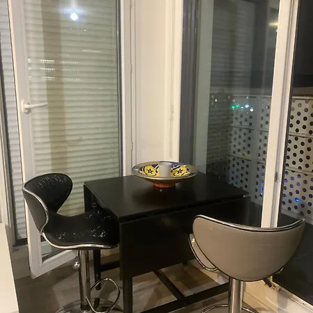 A Cote Du Stade Arena La Defense Apartmán *